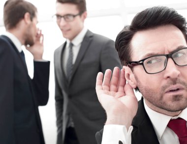arkadaşları arasındaki konuşma kulak misafiri up.businessman kapatın