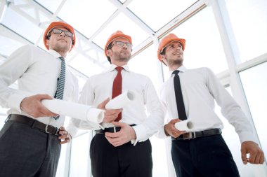 Mimarlar grubunu kapatın.