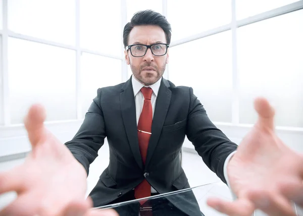 Close up. serious businessman sitting at the office Desk — стоковое фото