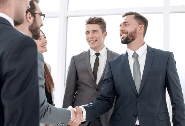 Socios comerciales en una reunión en la oficina . — Foto de Stock