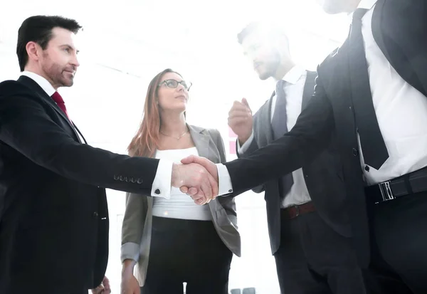 Två säkra business partner handslag — Stockfoto