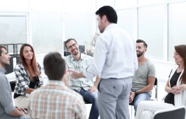 iş adamı, iş takım, şirketin yeni stratejisinin açıklar