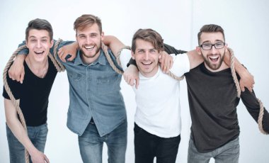 bir grup arkadaşıyla birlikte ayakta portresi