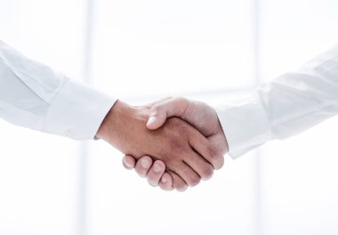 Yakın plan. İş adamlarının el sıkışması.