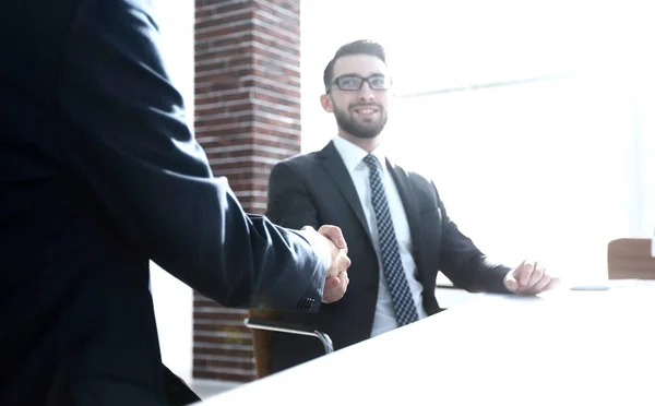 Business-handskakningen. Foto med kopia utrymme. — Stockfoto