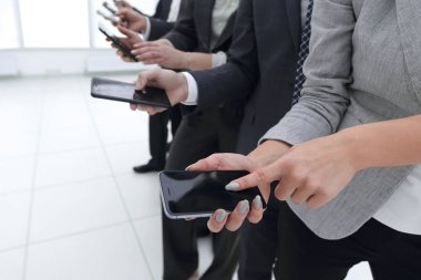 akıllı telefonlar ile çalışan closeup.a grubu