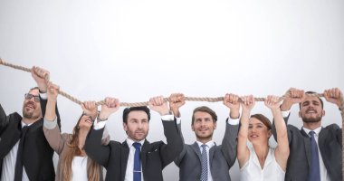 gülümseyen iş güçlü bir ip tutuyor.