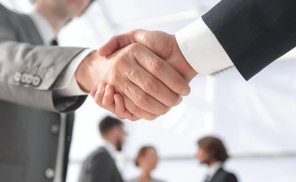 Stretta di mano ravvicinata .reliable dei partner commerciali — Foto Stock