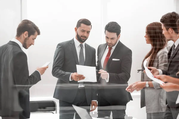 Group of business people discussing business documents — Stock Photo, Image