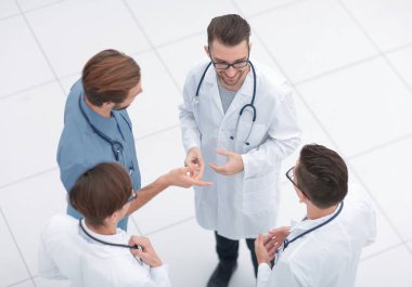 fikirleri tartışmak doktorlar top.a grubundan görüntülemek