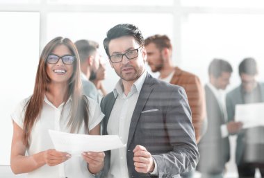 iş ortakları ile bir işletme belgesi