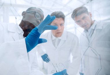 yeni fikirleri tartışmak microbiologists up.a grup kapatın