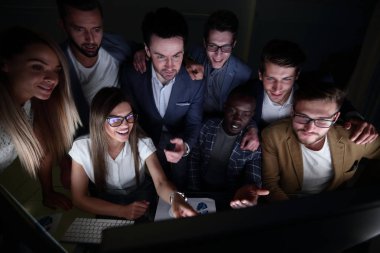 up.business takım finansal veriler tartışırken kapatın