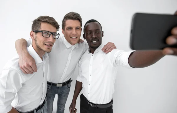 Närbild.multinationellt affärsteam som tar selfies — Stockfoto