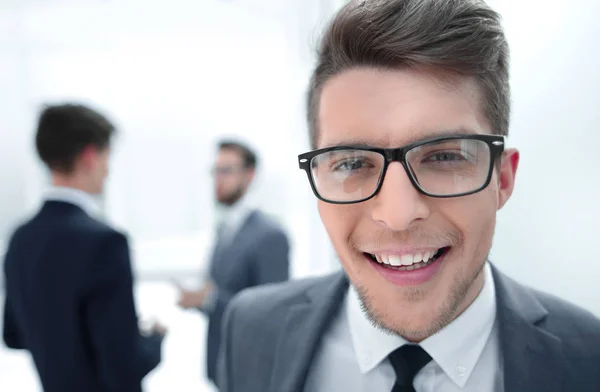 Close up.modern joven hombre de negocios — Foto de Stock