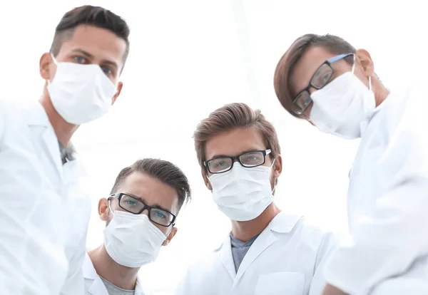 Eine ernsthafte Gruppe von Ärzten — Stockfoto