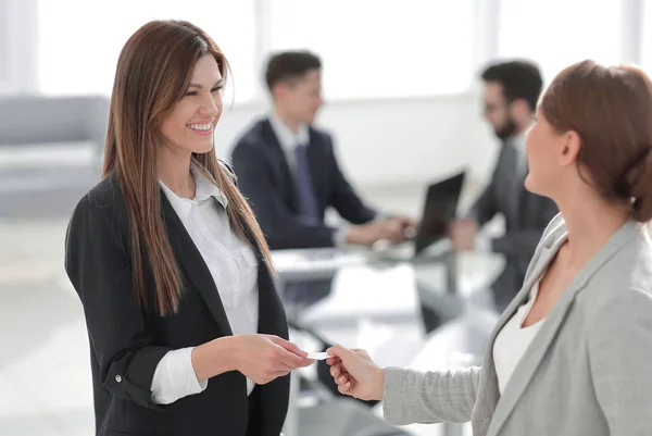 Successful business woman gives her business card — Stock Photo, Image