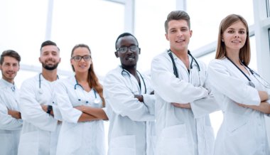 Doktorlar stajyerler başarılı bir grup portresi.