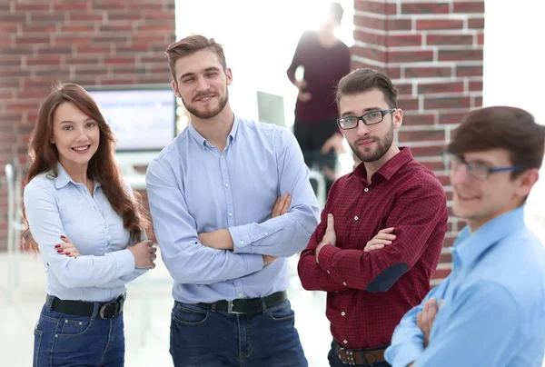 Los empresarios están discutiendo en la oficina . — Foto de Stock