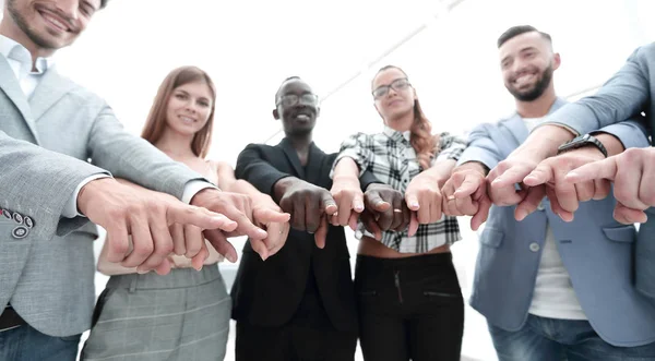 Grupp av människor som pekar på kameran - isolerade över vita — Stockfoto