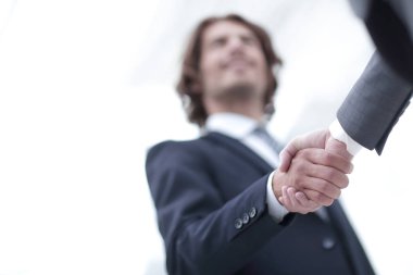 El sıkışın, iş yerindeki iki adam arasında anlaştık..