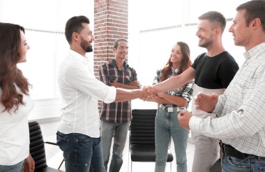 iş adamları top.handshake görüntülemek