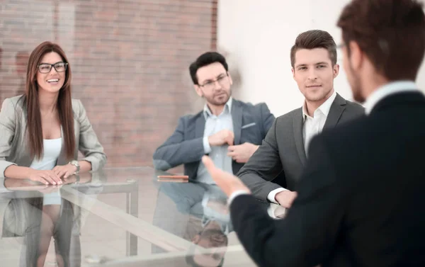 Business Manager makes a report for the business team — Stock Photo, Image