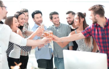 yaratıcı iş takım başarılarını kutluyor