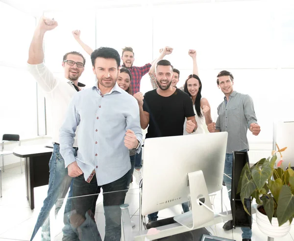 Stały zespół profesjonalnych firm w nowoczesnym biurze — Zdjęcie stockowe