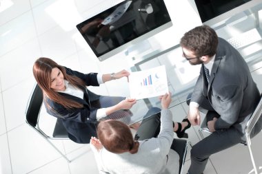 en iyi view.business takım yeni mali proje tartışıyor