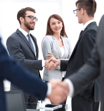 partnership.business el sıkışması kavramı