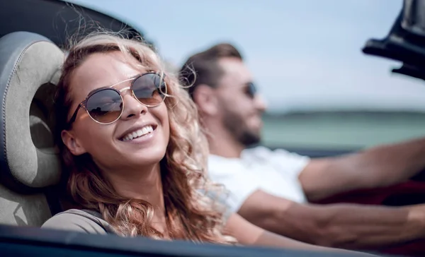 Close up.a young woman and her boyfriend were traveling in a con — Stock Photo, Image