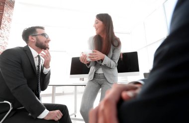 bir mola sırasında iş takımının bulanık görüntü.