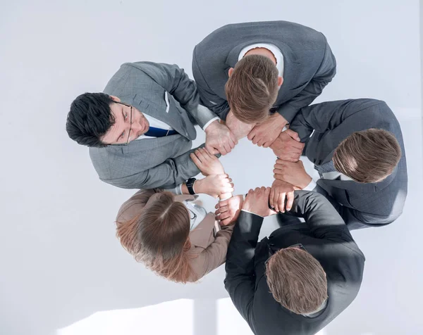 Pohled shora .business tým stojící v kruhu — Stock fotografie