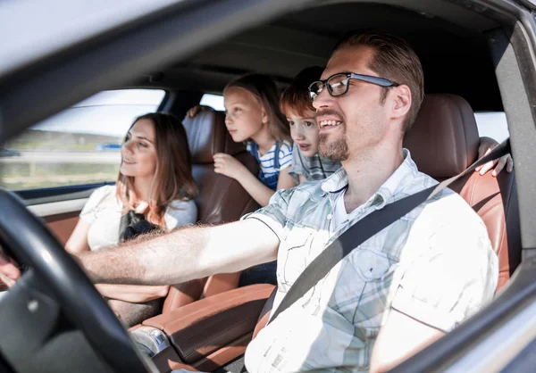 Side view.happy family rides in the car. — Stock Photo, Image