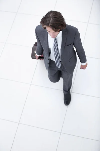 Geschäftsmann mit Gepäck auf Geschäftsreise. — Stockfoto