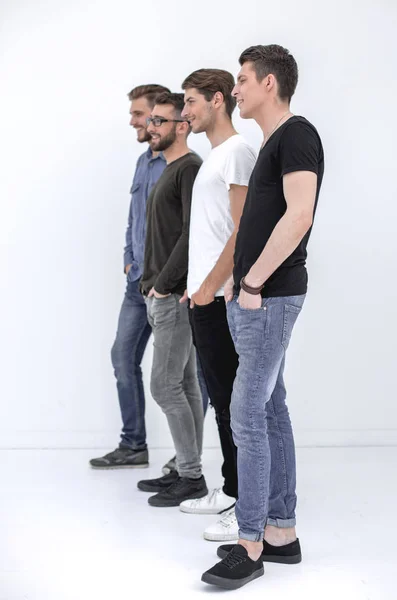 Grupo de pessoas sorrindo no escritório alinhado — Fotografia de Stock