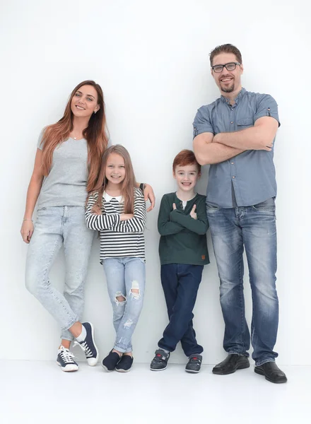 I full growth.portrait av en lycklig familj — Stockfoto