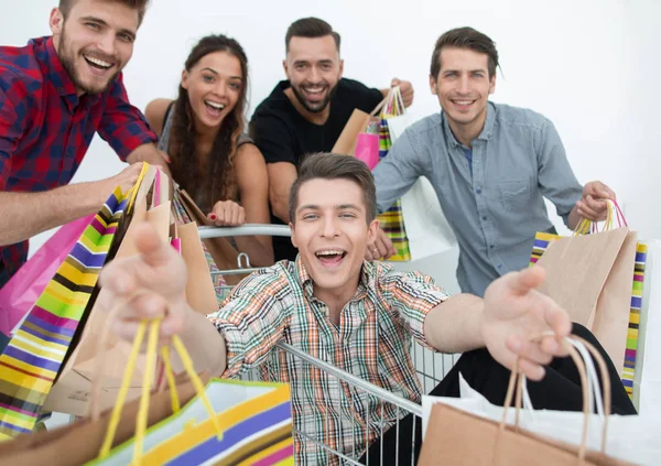 Close up.happy Gruppe von Freunden einkaufen — Stockfoto