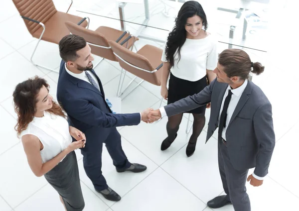 Vista dal top.the handshake partner commerciali — Foto Stock