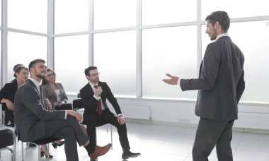 Grup kurumsal insan bir iş toplantısı