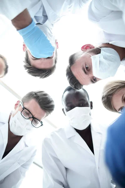 Discussion of surgeons over an operation — Stock Photo, Image