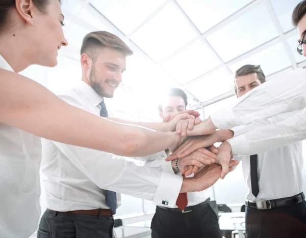 Equipo de negocios close up.confident mostrando su unidad — Foto de Stock