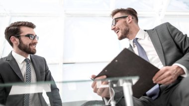 alt view.business ortaklar müzakere masasına bir diyalog başlattık