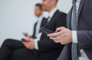 işadamı ile office alma içinde oturan bir smartphone