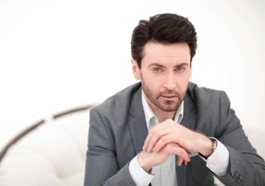 Modern bir iş adamının portresi.