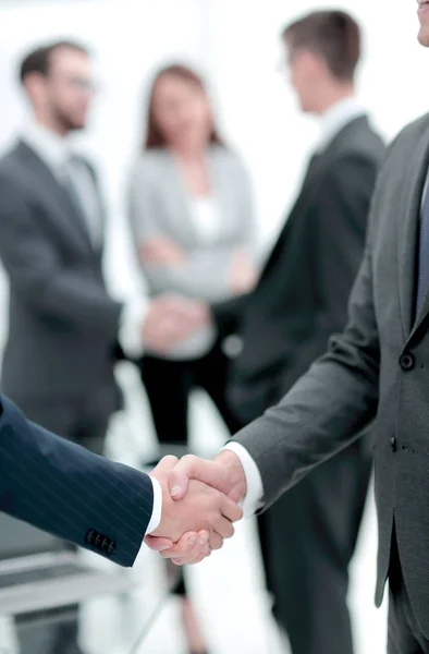 Close-up de parceiros de negócios handshake — Fotografia de Stock