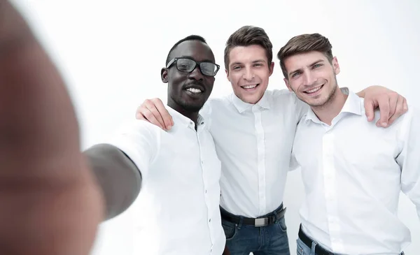 Närbild.internationellt affärsteam tar selfies — Stockfoto