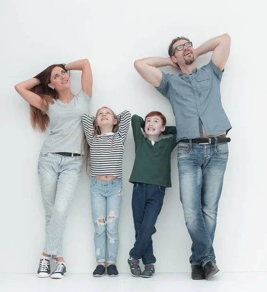 En pleno crecimiento.una familia de ensueño con dos hijos —  Fotos de Stock