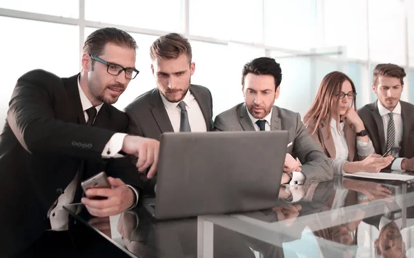 Brainstorming im Büro. — Stockfoto